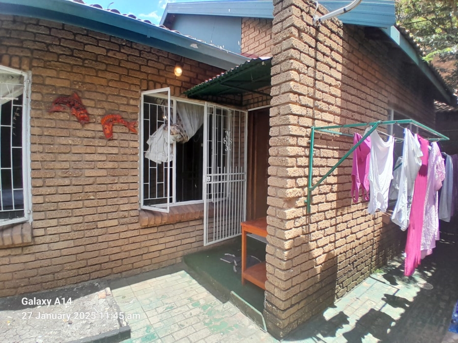 2 Bedroom Property for Sale in Oos Einde North West